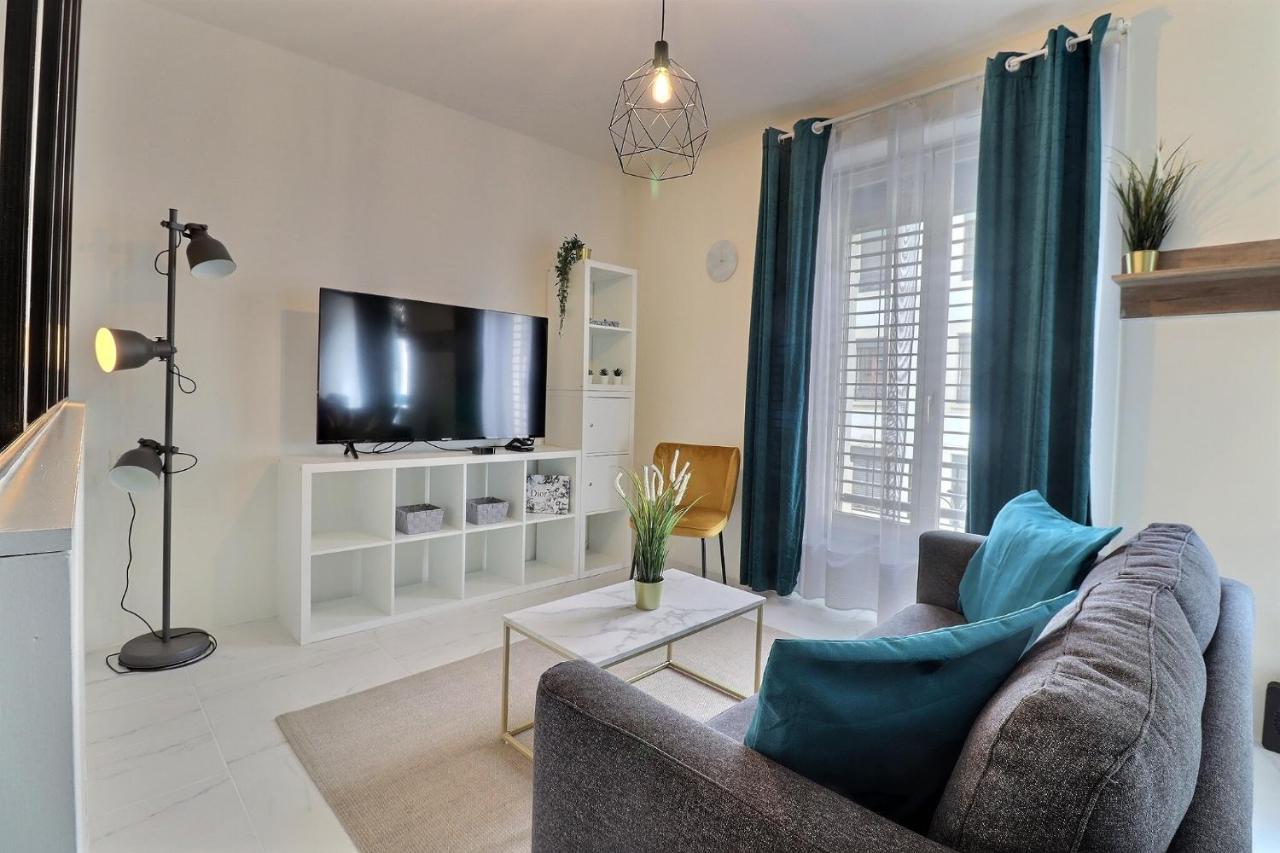 P&r1, One Bedroom, Center